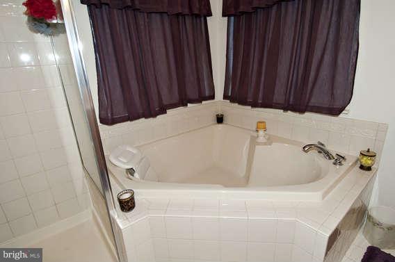 9828 Farm Pond Road Laurel, MD 20708 - Photo 17 of 30 Bath