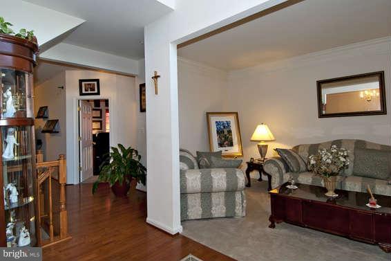 9828 Farm Pond Road Laurel, MD 20708 - Photo 3 of 30 Living Room
