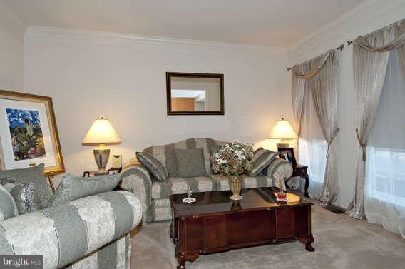9828 Farm Pond Road Laurel, MD 20708 - Photo 4 of 30 Living Room