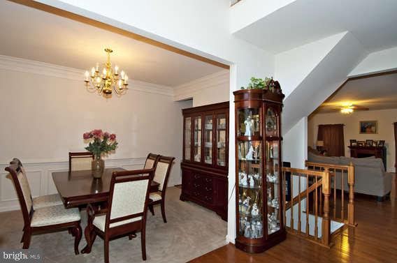 9828 Farm Pond Road Laurel, MD 20708 - Photo 5 of 30 Living Room