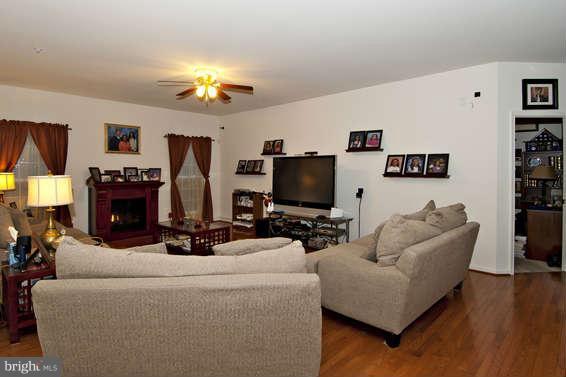 9828 Farm Pond Road Laurel, MD 20708 - Photo 10 of 30 Family Room