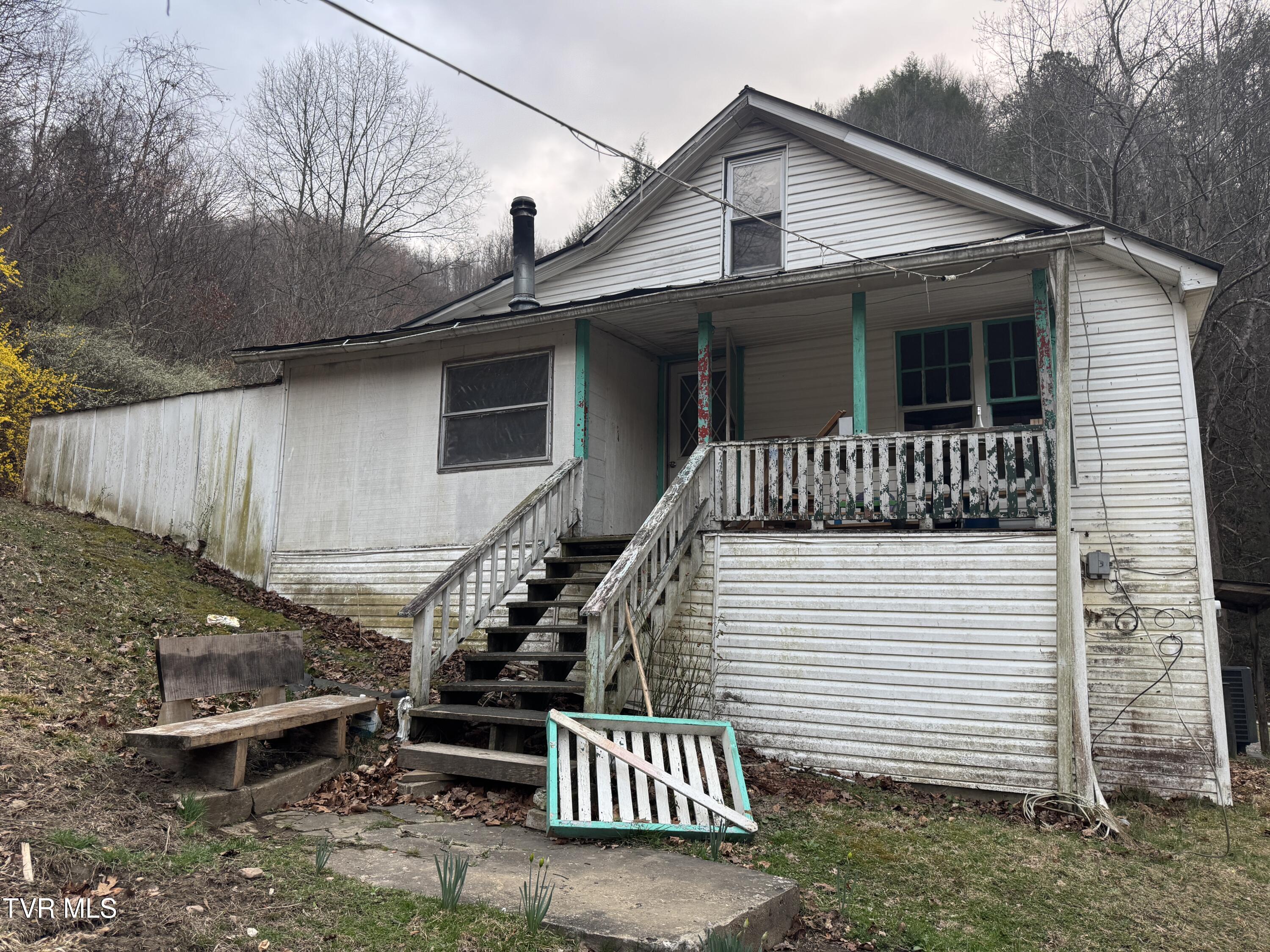 195 Hanging Tree Road Dante, VA 24237 - Photo 1 of 20 IMG_5605 2