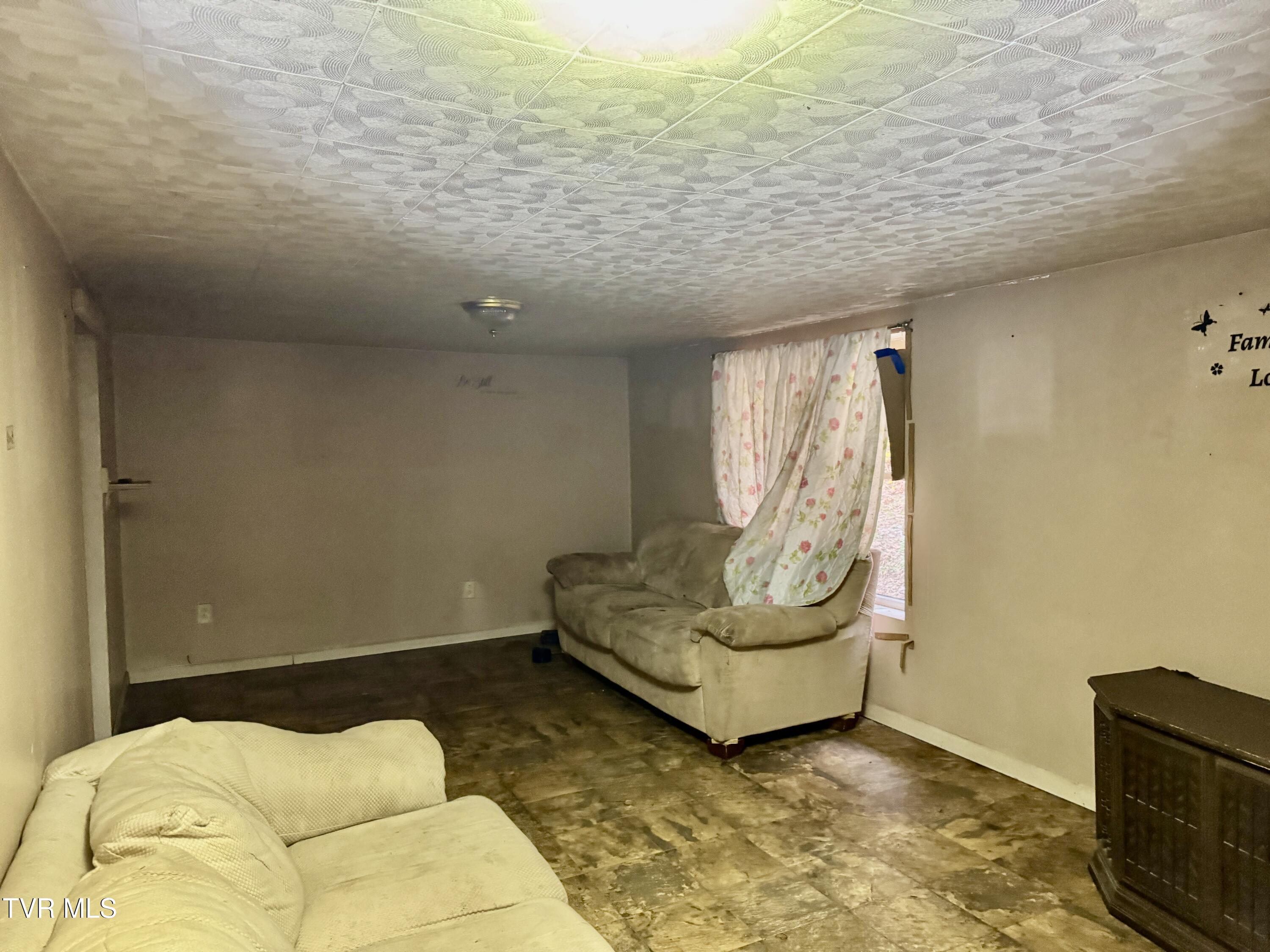 195 Hanging Tree Road Dante, VA 24237 - Photo 6 of 20 IMG_5614 3