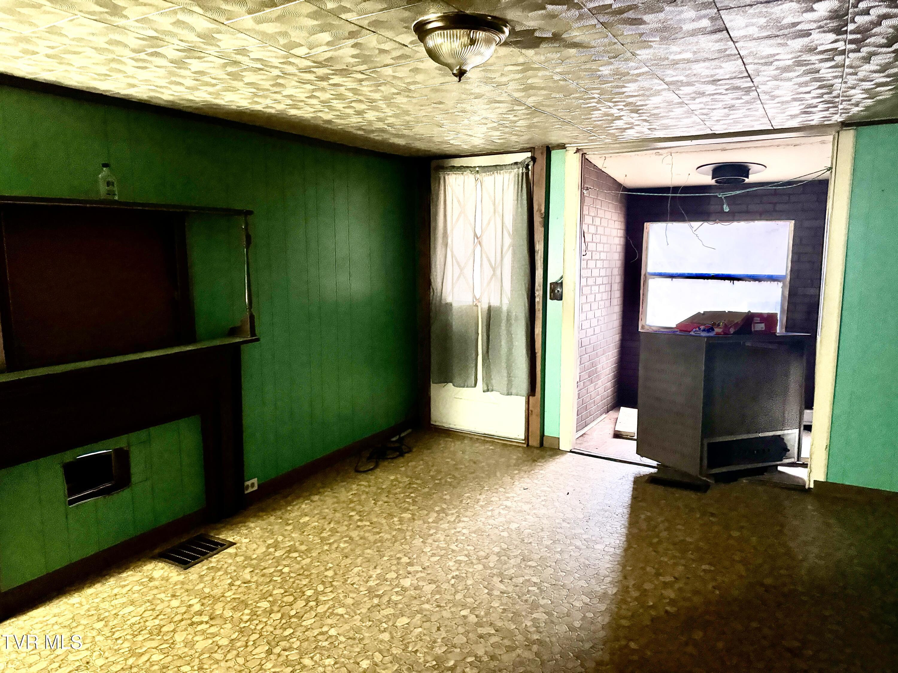 195 Hanging Tree Road Dante, VA 24237 - Photo 7 of 20 IMG_5615 3