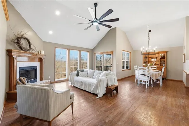 $324,900 | 1403 Redbud Avenue, Pleasant Hill, MO 64080