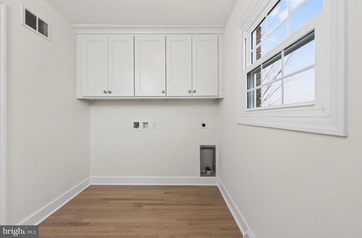 150 Windsor Road Robbinsville, NJ 08691 - Photo 21 of 60 Laundry Room