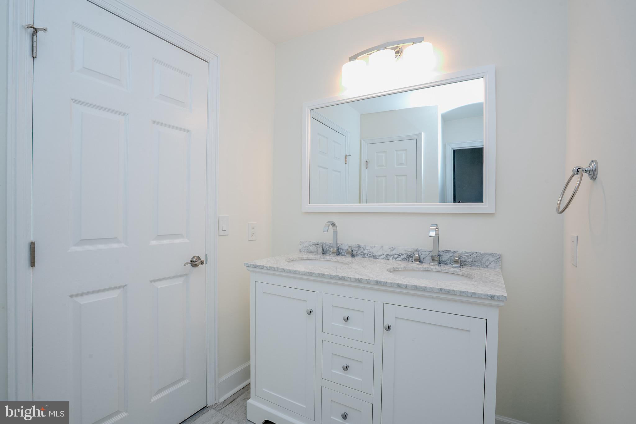150 Windsor Road Robbinsville, NJ 08691 - Photo 40 of 60 Upstairs Bathroom