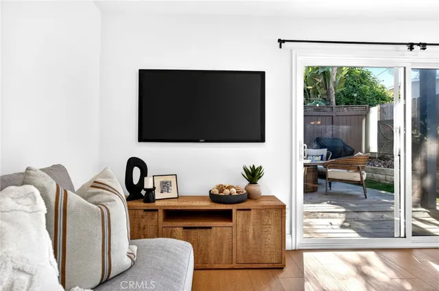 $1,199,999 | 256 Juniper Avenue, Unit B6, Carlsbad, CA 92008