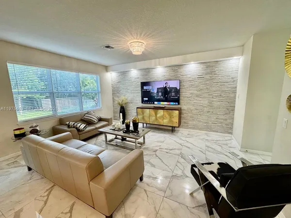 $4,600 | 4334 Ficus Street, Hollywood, FL 33021