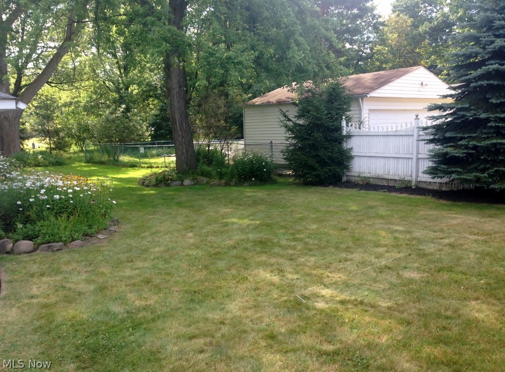 1663 Sunview Road Cleveland, OH 44124 - Photo 13 of 18