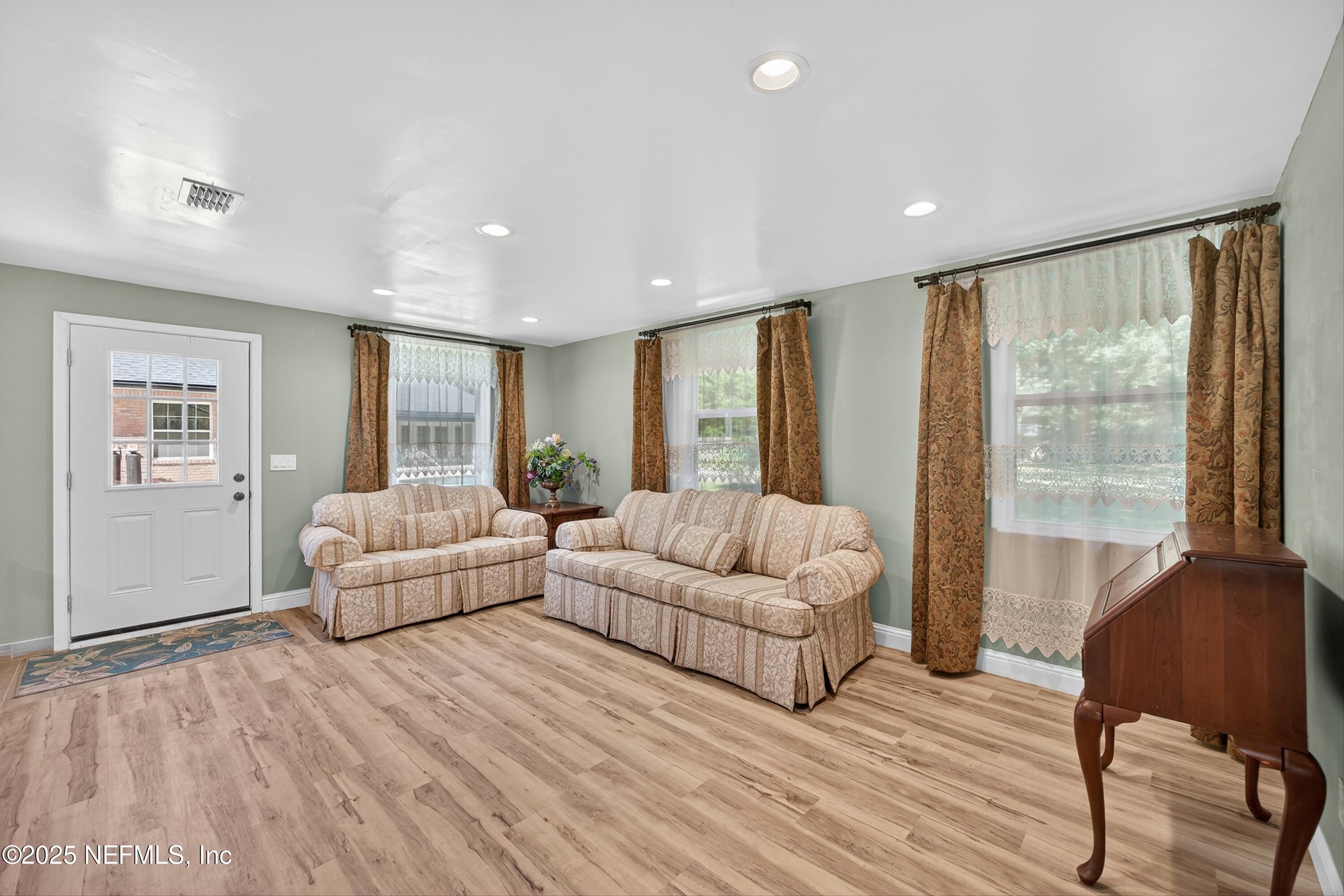 11341 V C Johnson Road Jacksonville, FL 32218 - Photo 46 of 70 a living room with furniture and a large window