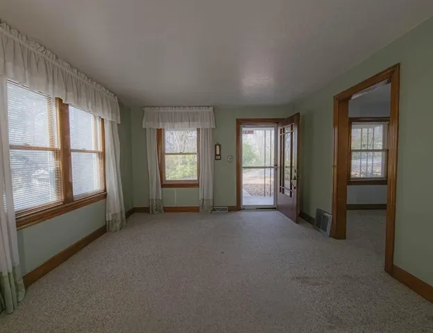 $250,000 | 11813-11815 East Scarritt Avenue, Sugar Creek, MO 64054