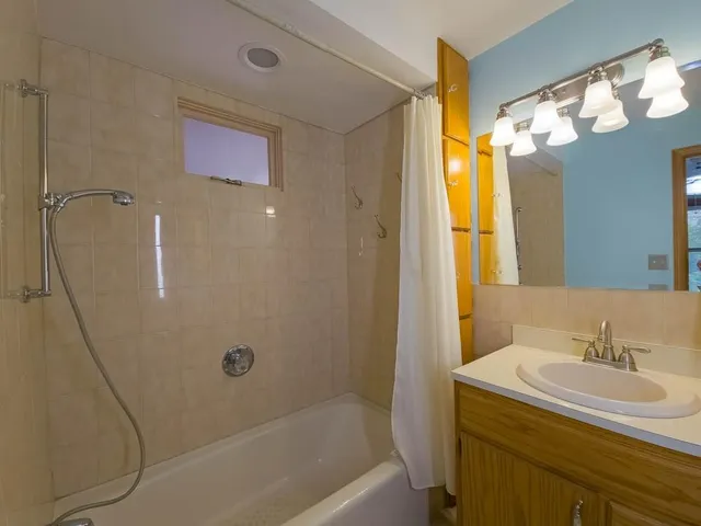 $250,000 | 11813-11815 East Scarritt Avenue, Sugar Creek, MO 64054