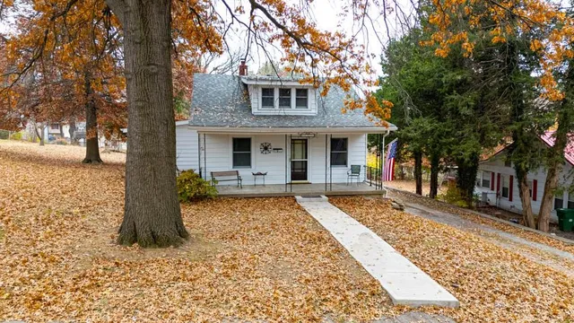 $250,000 | 11813-11815 East Scarritt Avenue, Sugar Creek, MO 64054