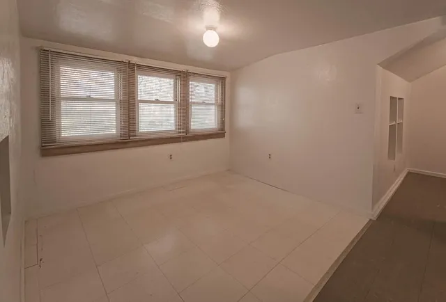 $250,000 | 11813-11815 East Scarritt Avenue, Sugar Creek, MO 64054