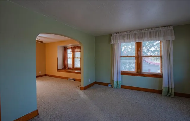 $250,000 | 11813-11815 East Scarritt Avenue, Sugar Creek, MO 64054