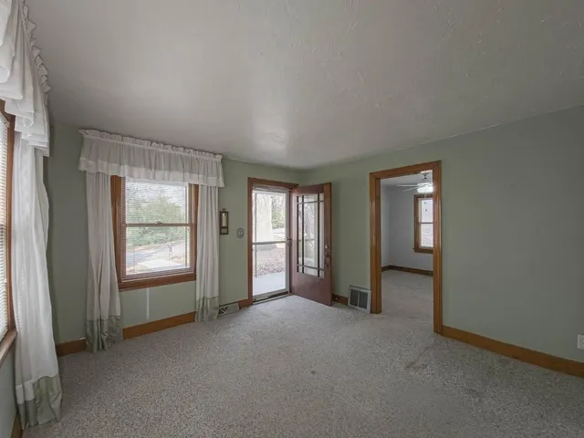 $250,000 | 11813-11815 East Scarritt Avenue, Sugar Creek, MO 64054