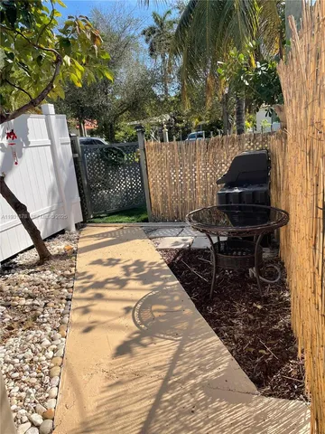 $1,400 | 1365 Marseille Drive, Unit 1, Miami Beach, FL 33141