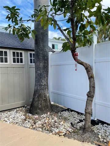 $1,400 | 1365 Marseille Drive, Unit 1, Miami Beach, FL 33141