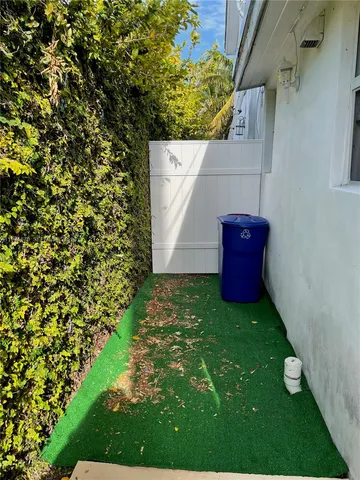 $1,400 | 1365 Marseille Drive, Unit 1, Miami Beach, FL 33141