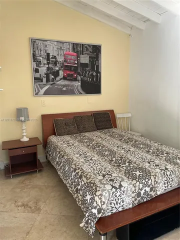 $1,400 | 1365 Marseille Drive, Unit 1, Miami Beach, FL 33141