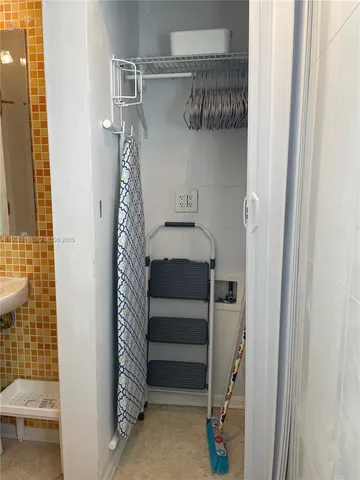 $1,400 | 1365 Marseille Drive, Unit 1, Miami Beach, FL 33141