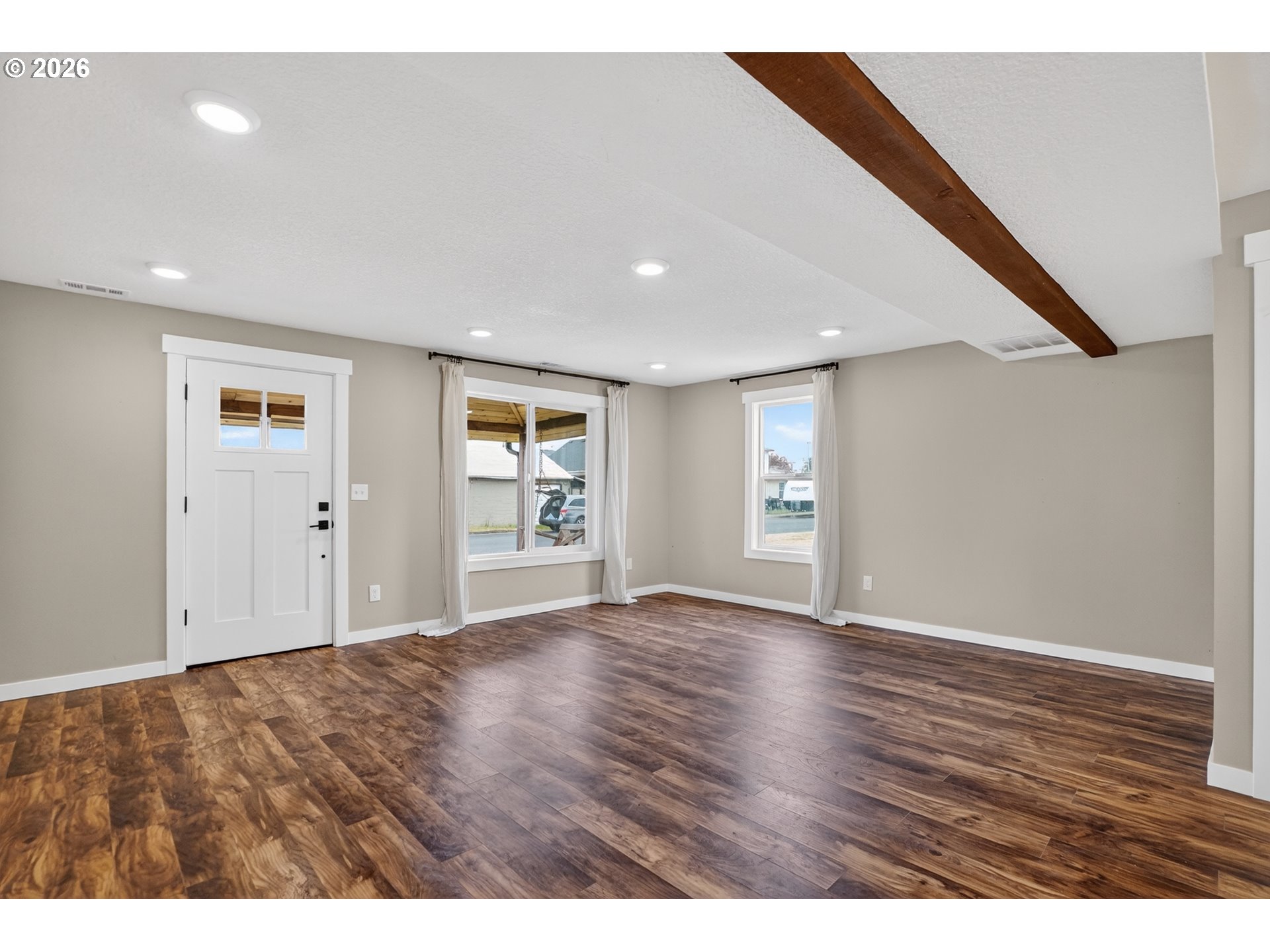 502 East 4th Street Molalla, OR 97038 - Photo 6 of 35 Living Room
