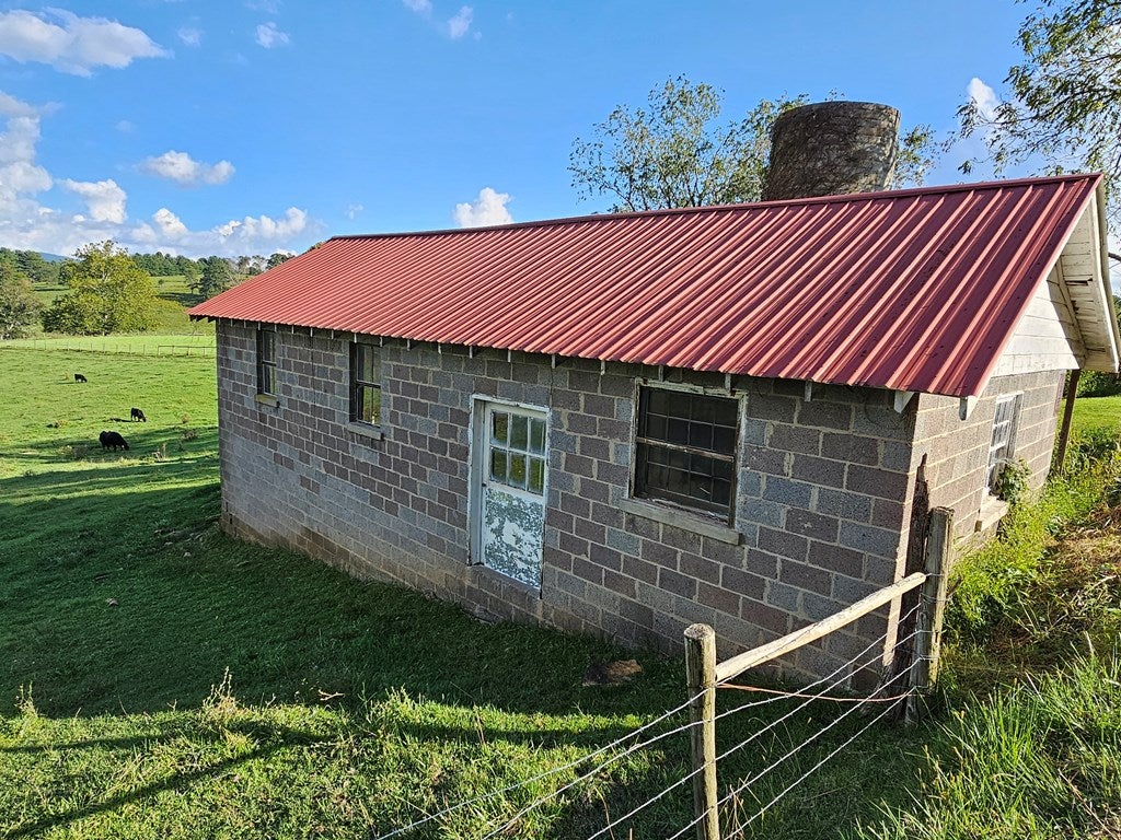 589 Fairview Road Galax, VA 24333 - Photo 46 of 68 Gallery Image 46