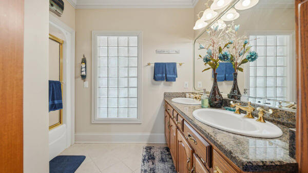 424 Hewgleys Road South Pittsburg, TN 37380 - Photo 39 of 53 Upstairs Bathroom