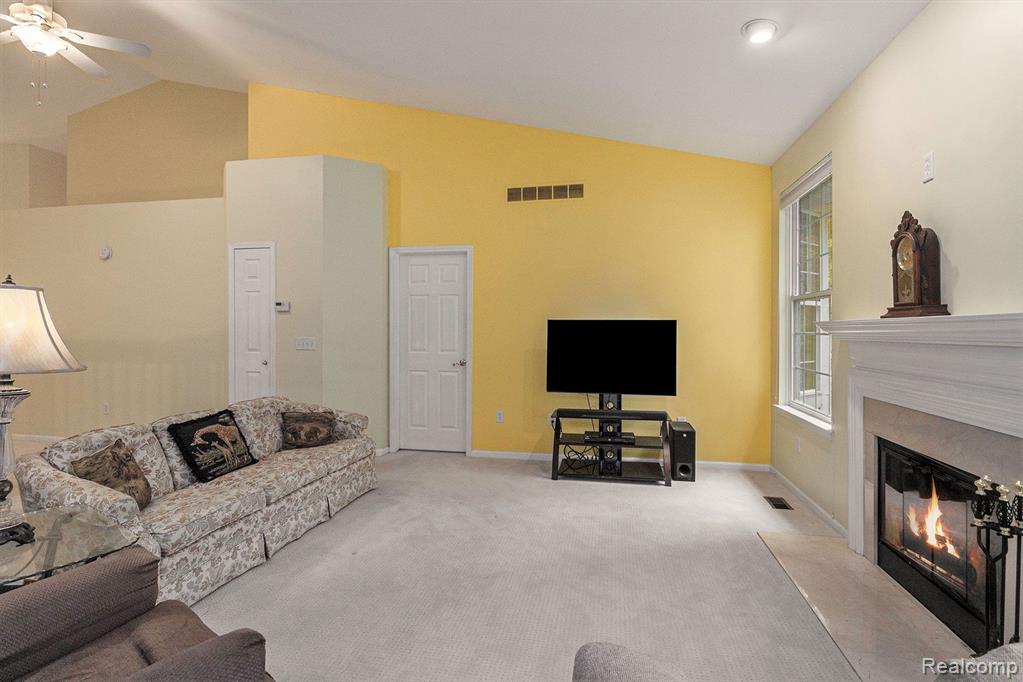 2673 Ravineside South Howell, MI 48843 - Photo 15 of 28