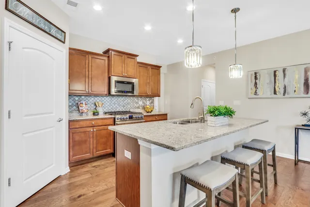 $435,000 | 6296 Doral Drive, Gurnee, IL 60031