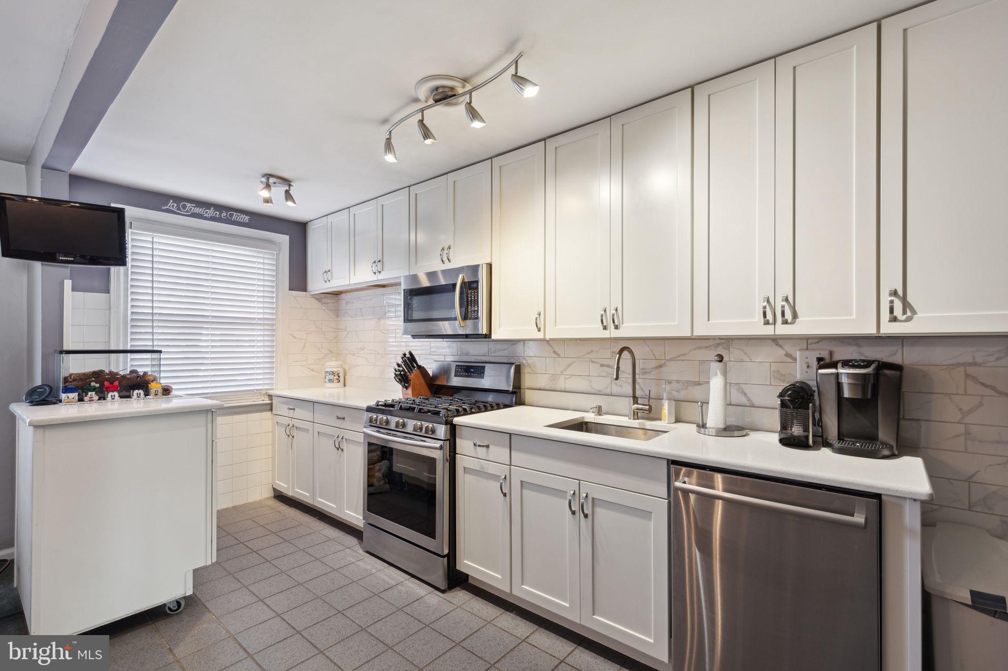 2909 Hellerman Street Philadelphia, PA 19149 - Photo 9 of 25