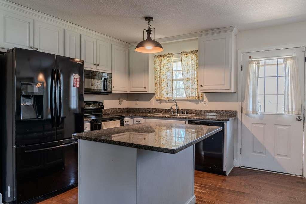 957 Bethlehem Road Rockmart, GA 30153 - Photo 14 of 33 a kitchen with granite countertop a sink stove and refrigerator