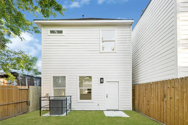 $2,200 | 9316 Waller Street, Houston, TX 77012