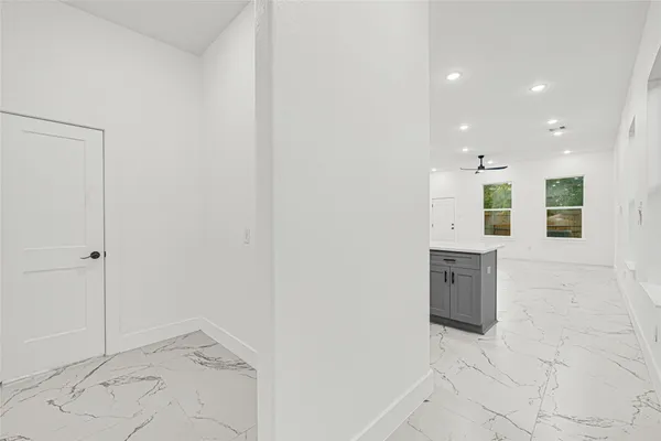 $2,000 | 9316 Waller Street, Houston, TX 77012