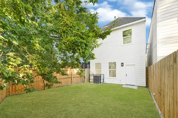 $2,000 | 9316 Waller Street, Houston, TX 77012