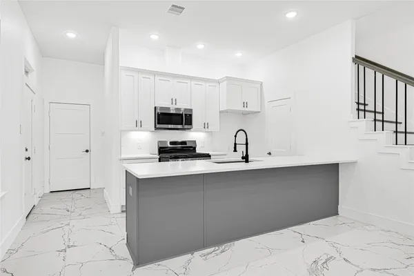 $2,000 | 9316 Waller Street, Houston, TX 77012