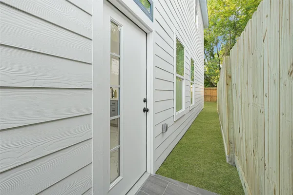 $2,000 | 9316 Waller Street, Houston, TX 77012