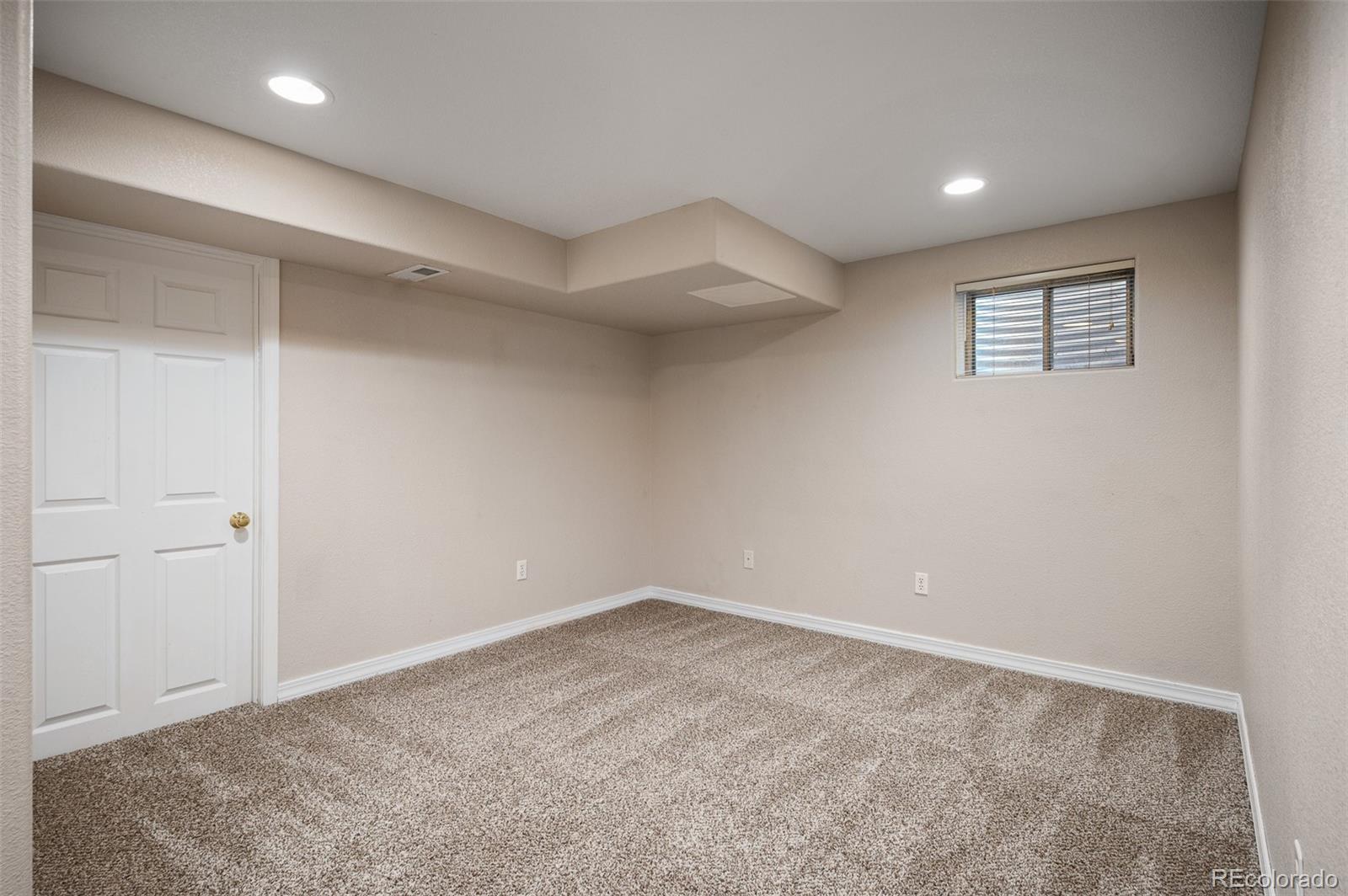 7412 Berkeley Court Castle Pines, CO 80108 - Photo 27 of 37 an empty room with a workbench