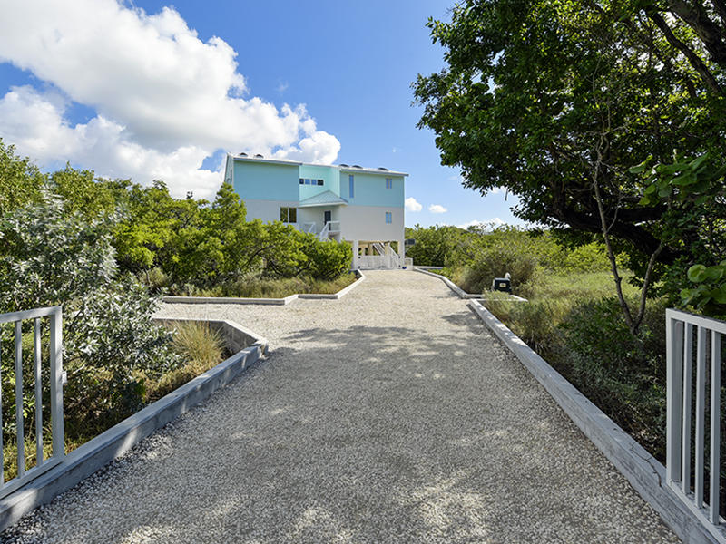 1525 Niles Road Summerland Key, FL 33042 - Photo 3 of 27 Front