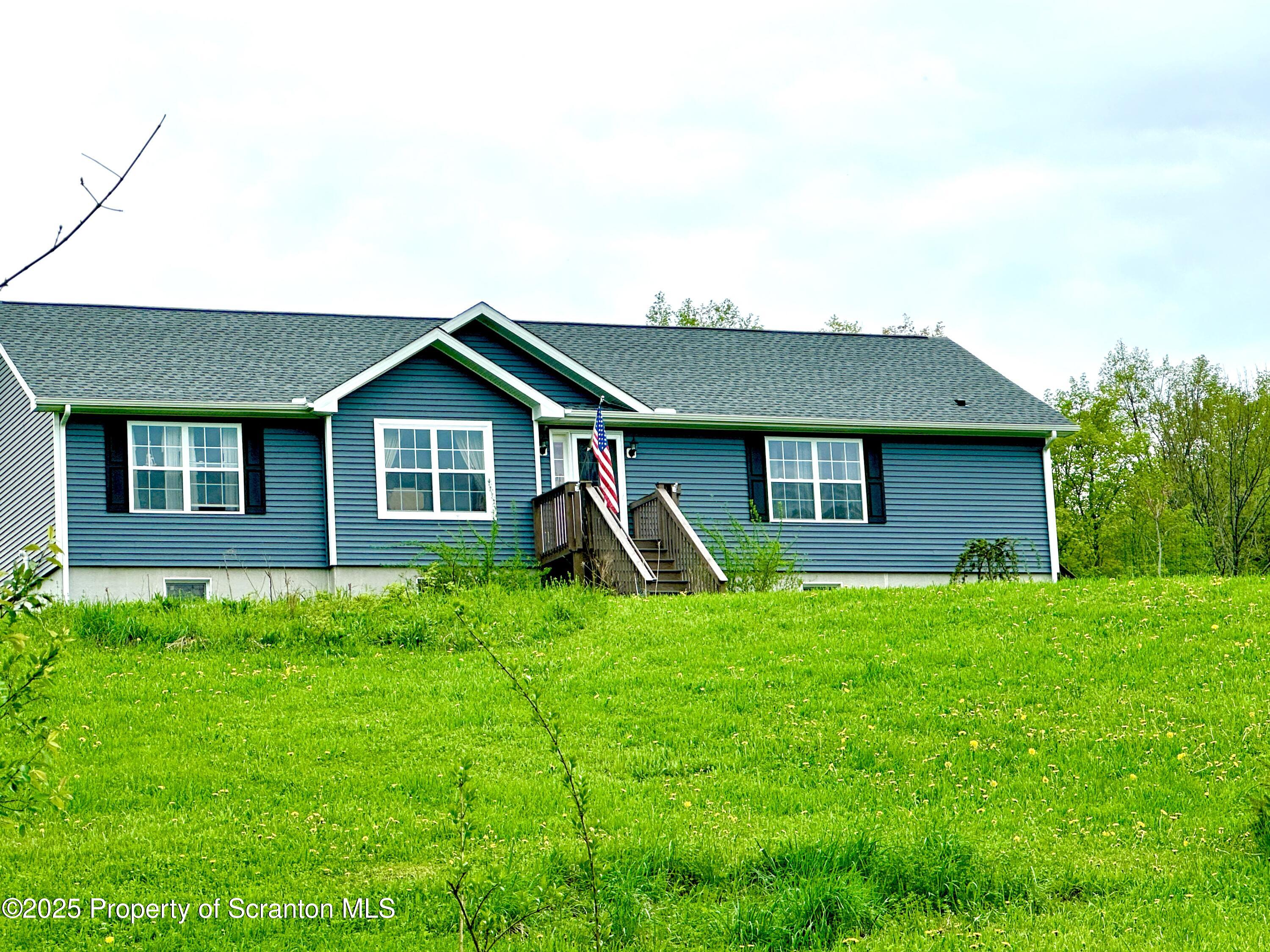 a view of a house with backyard