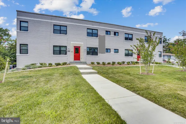 $1,895 | 2500 Langston Boulevard, Unit 2, Arlington, VA 22201