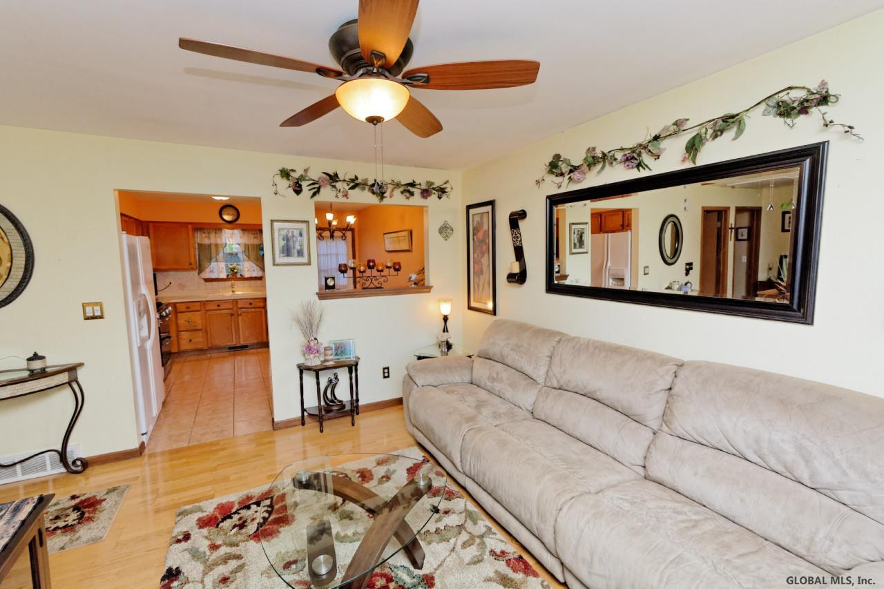 476 Chadwick Road Schenectady, NY 12304 - Photo 11 of 25 Photo 11