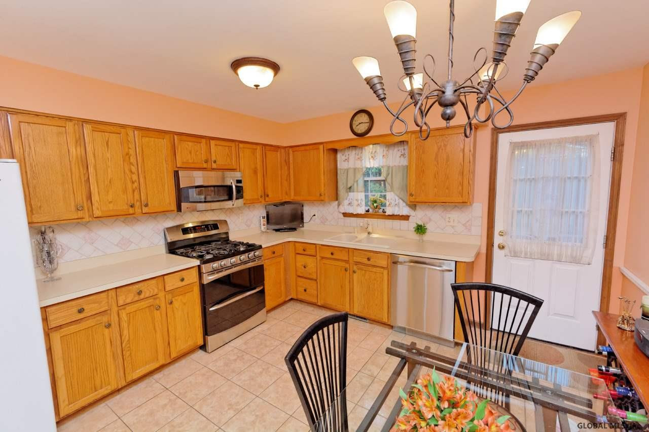 476 Chadwick Road Schenectady, NY 12304 - Photo 14 of 25 Photo 14