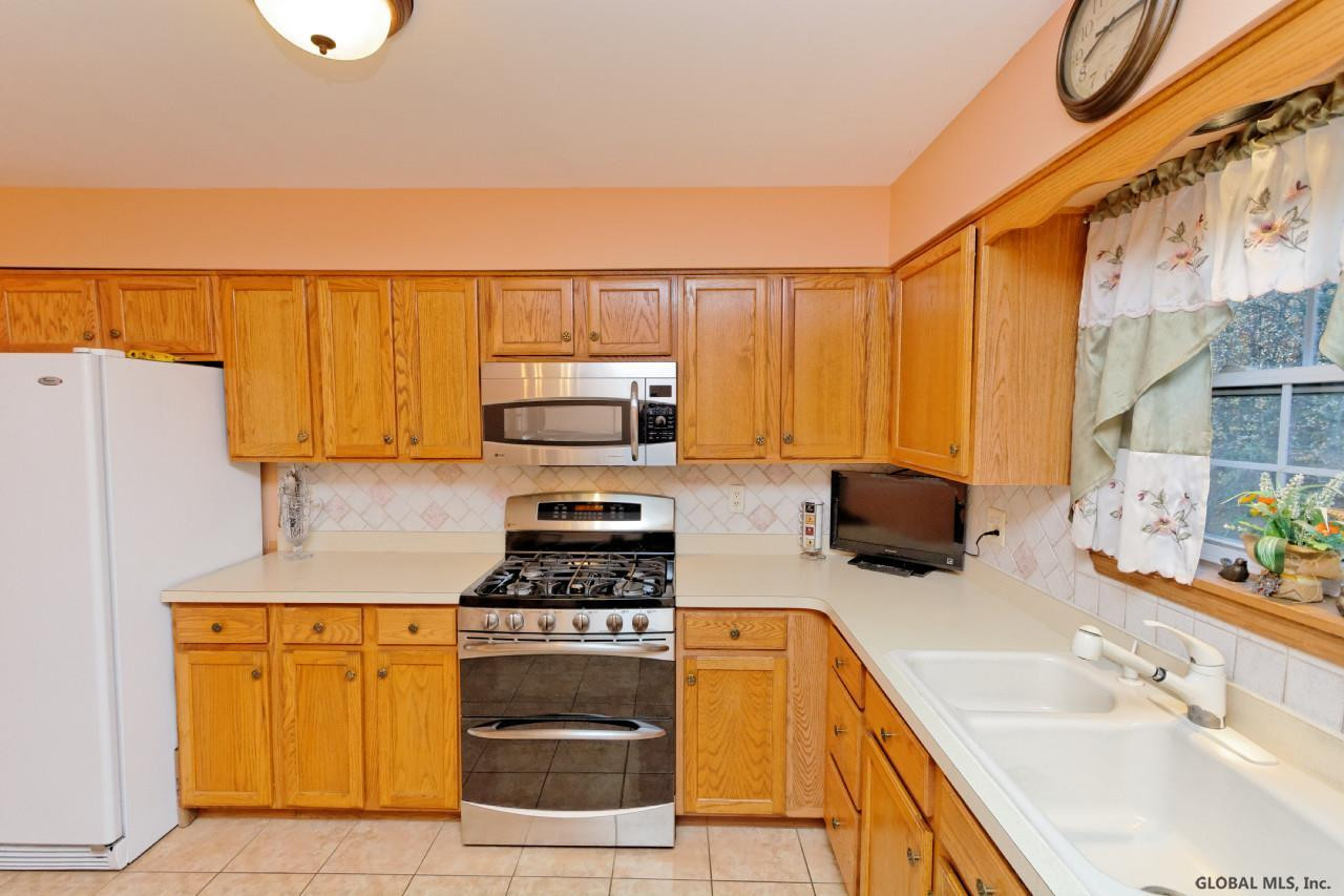 476 Chadwick Road Schenectady, NY 12304 - Photo 15 of 25 Photo 15