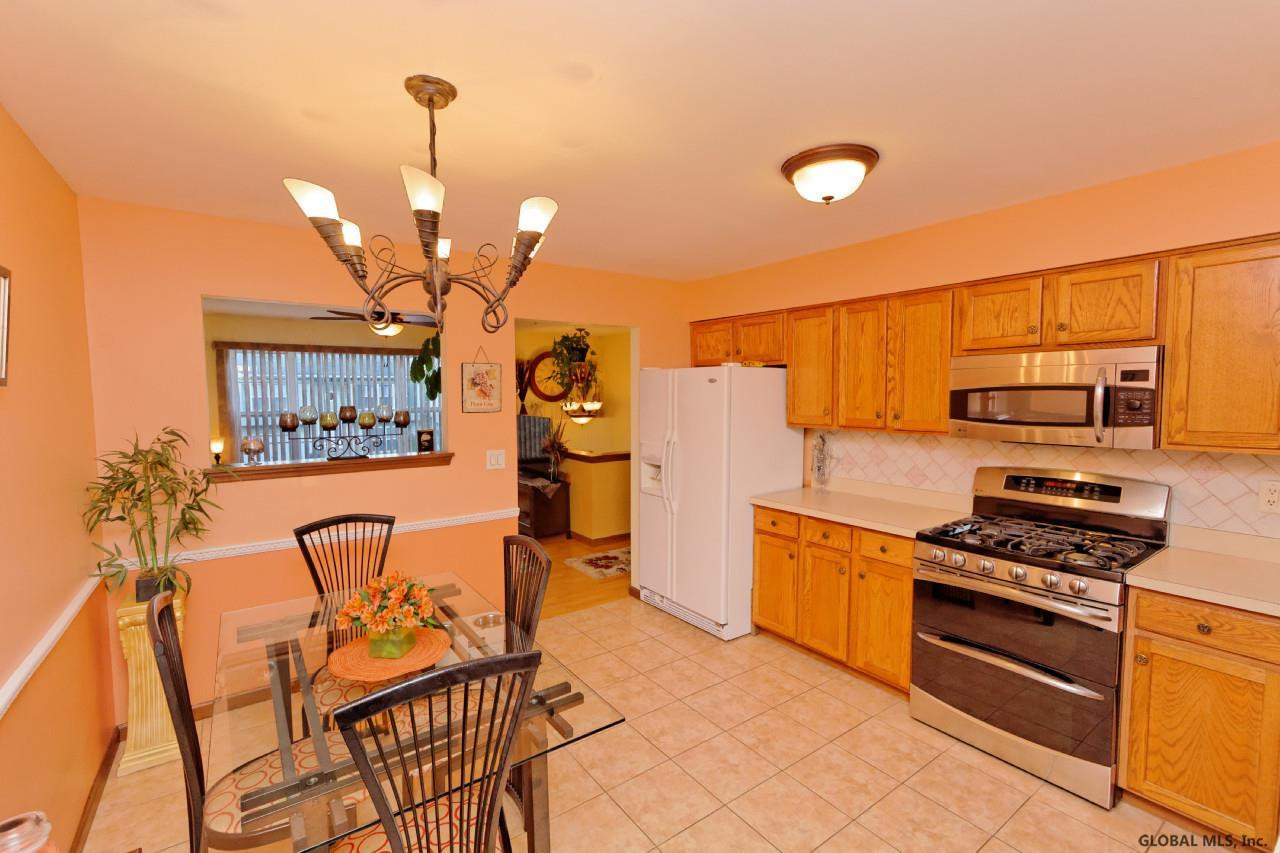 476 Chadwick Road Schenectady, NY 12304 - Photo 3 of 25 Photo 3