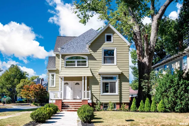 $275,000 | 1637 West Moss Avenue, Peoria, IL 61606