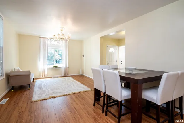 $275,000 | 1637 West Moss Avenue, Peoria, IL 61606