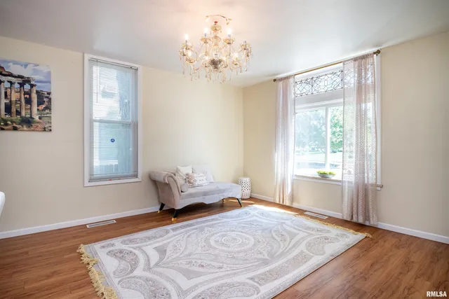 $275,000 | 1637 West Moss Avenue, Peoria, IL 61606