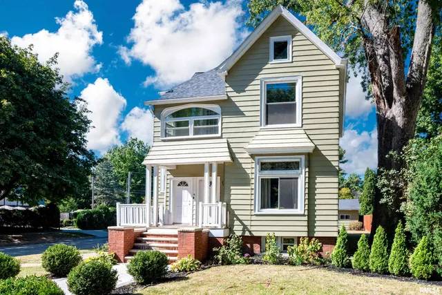 $275,000 | 1637 West Moss Avenue, Peoria, IL 61606